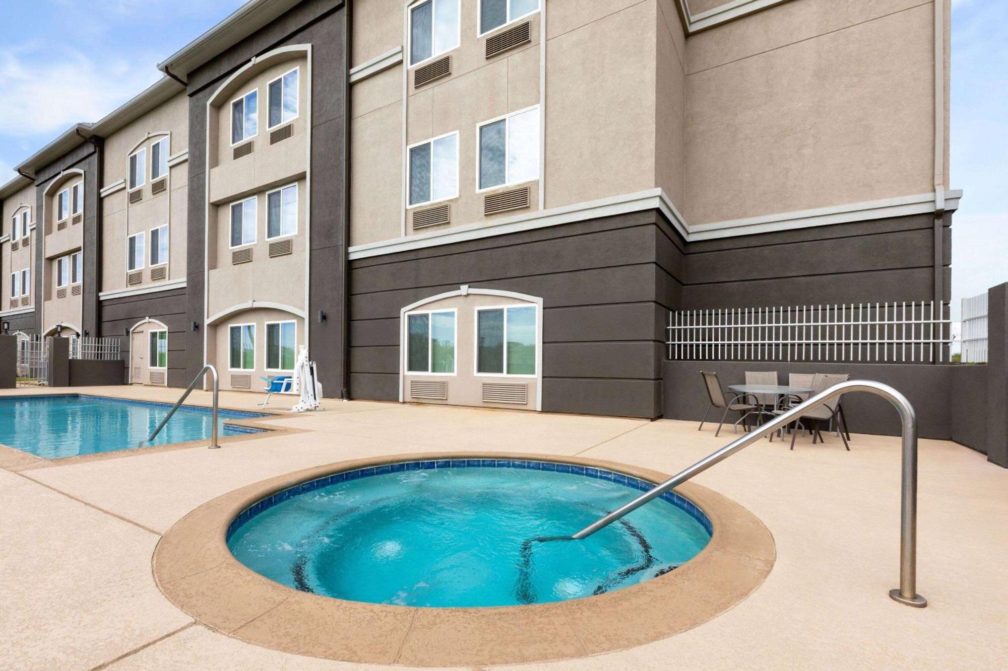 Hotel La Quinta By Wyndham Angleton