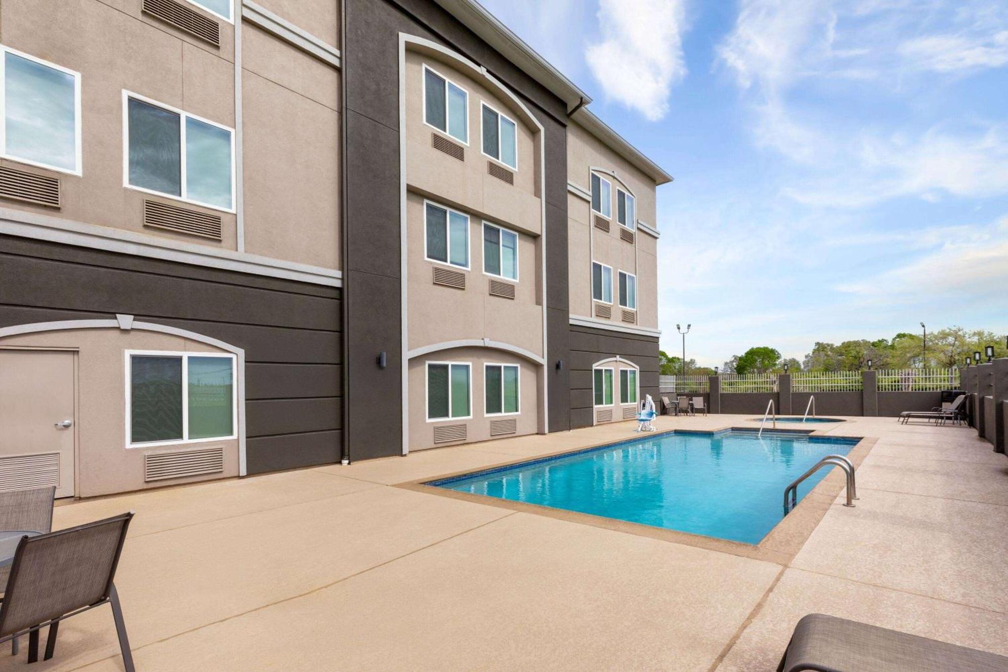 La Quinta By Wyndham Hotel